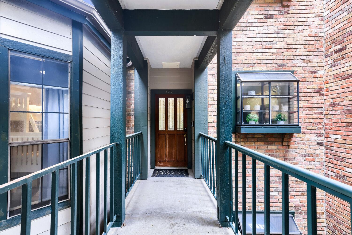 1741 Spyglass DR # 223 Unit: 1-223