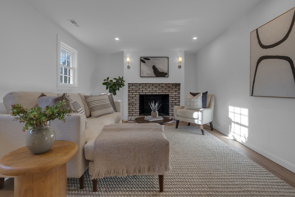 67 Cushing Rd