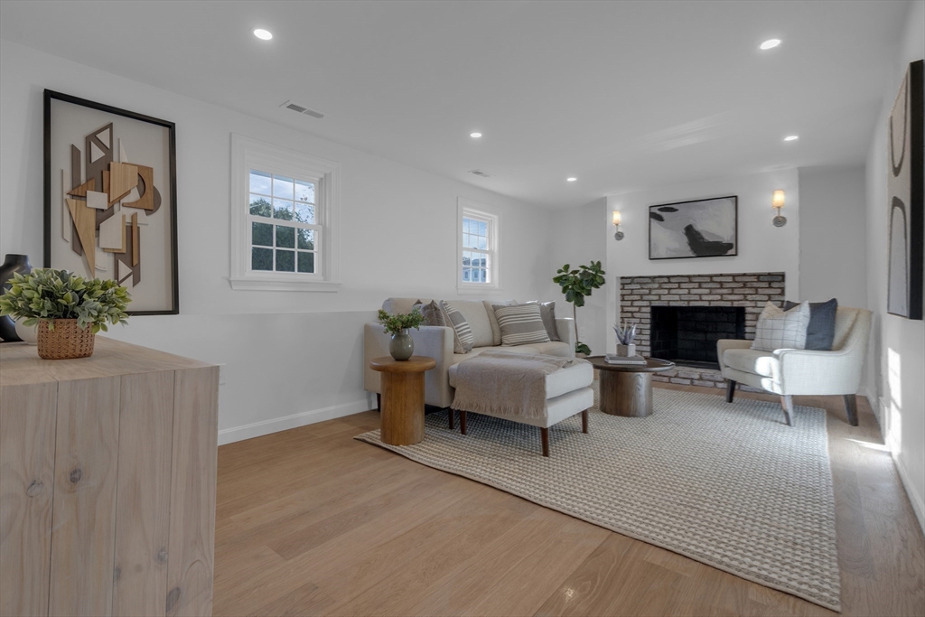 67 Cushing Rd