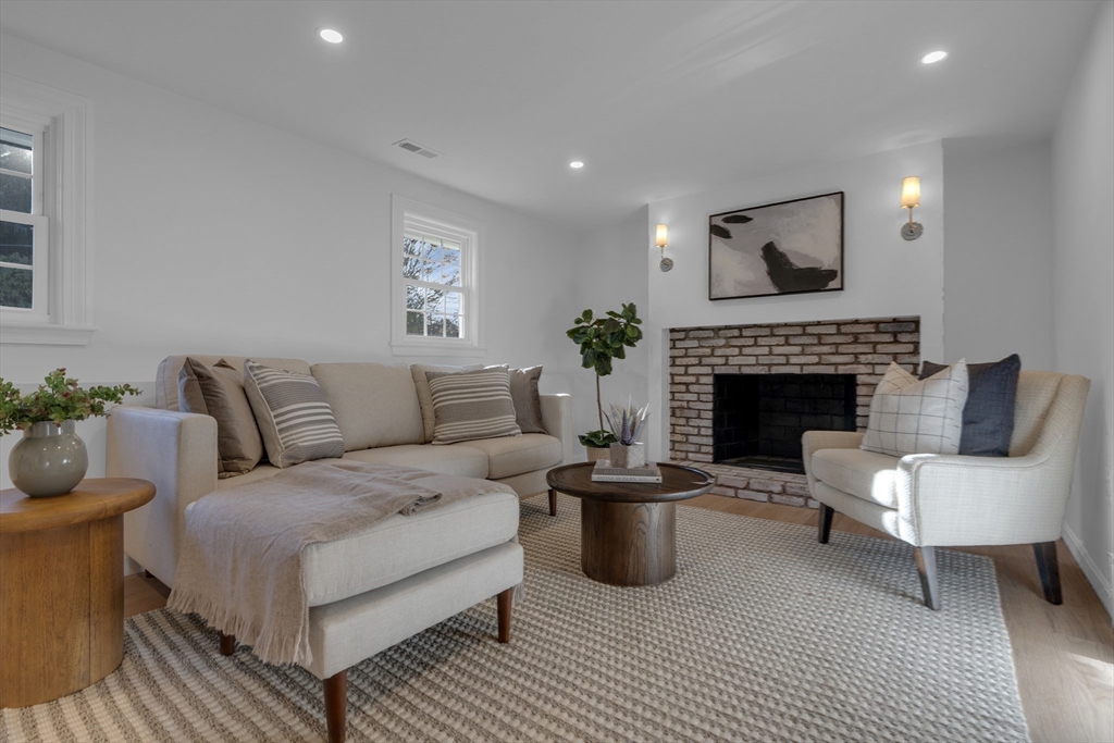 67 Cushing Rd