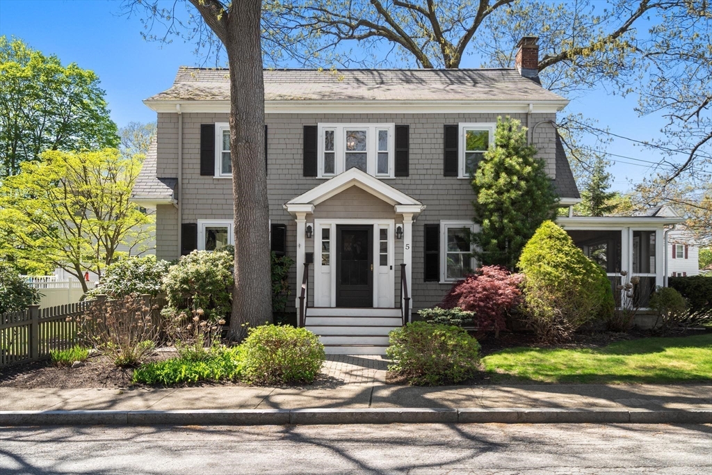 5 Ionia St
