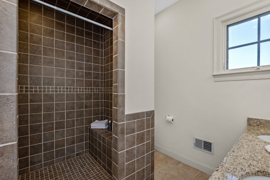 18 Wilson Ave # 18