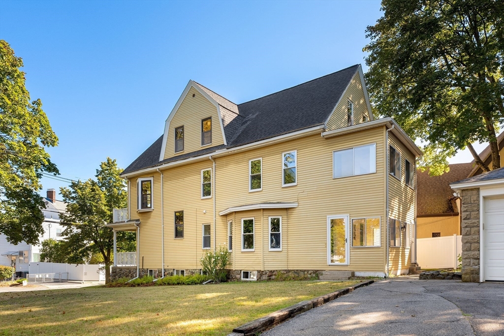 12 Burnham St