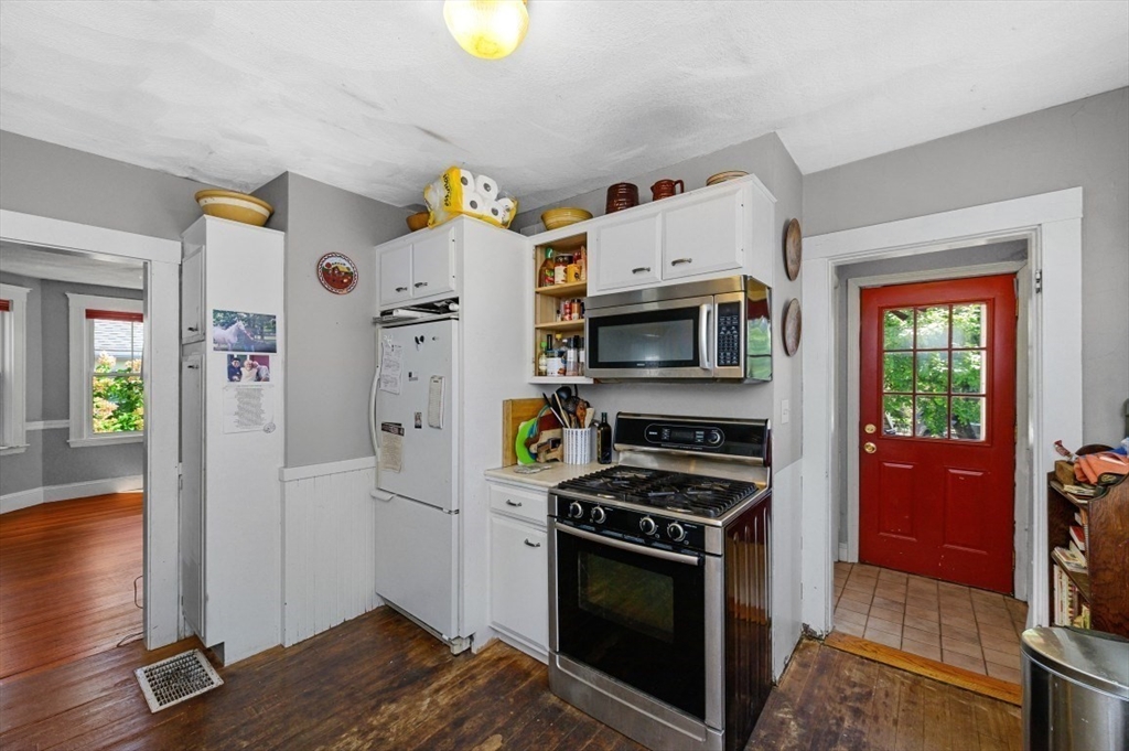 88 Bartlett Ave