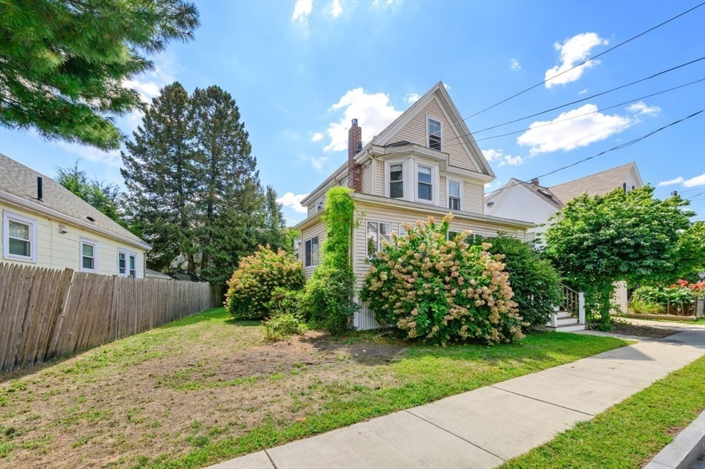 88 Bartlett Ave