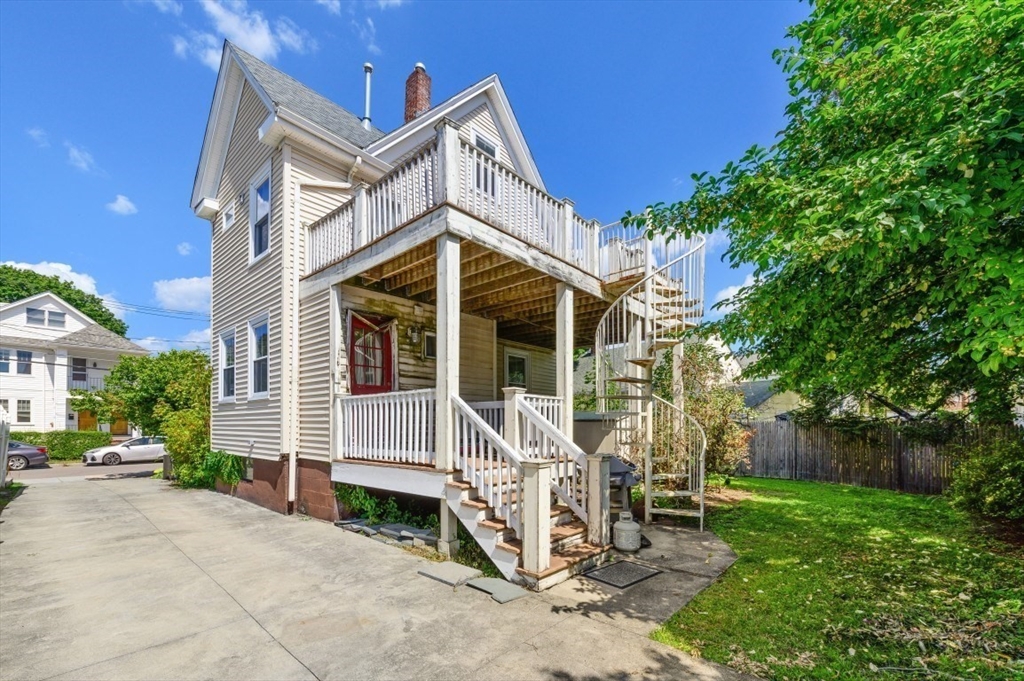 88 Bartlett Ave