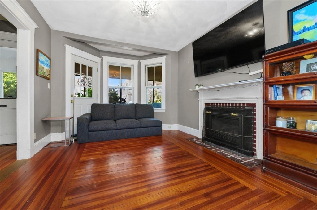 88 Bartlett Ave