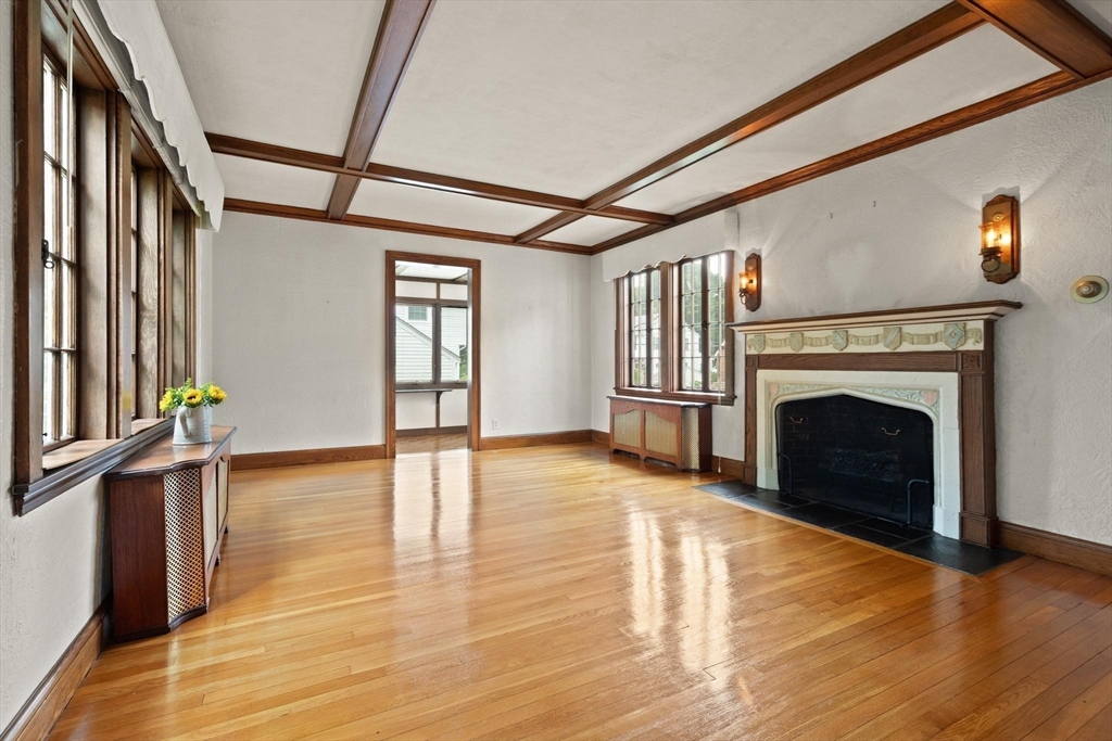 9 Mayfield Rd