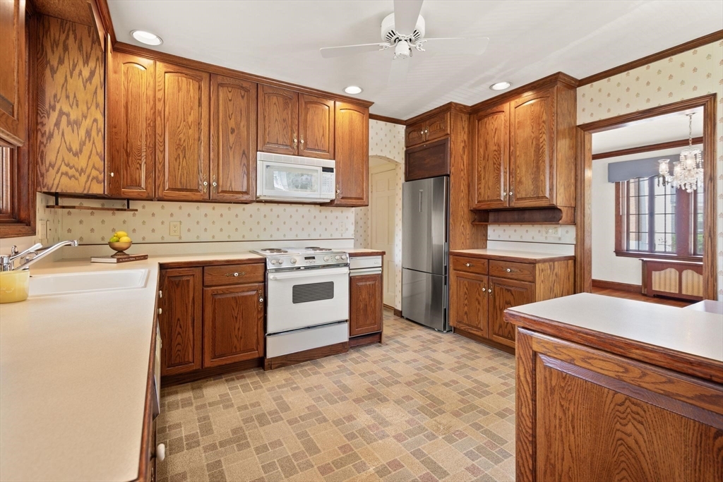 9 Mayfield Rd