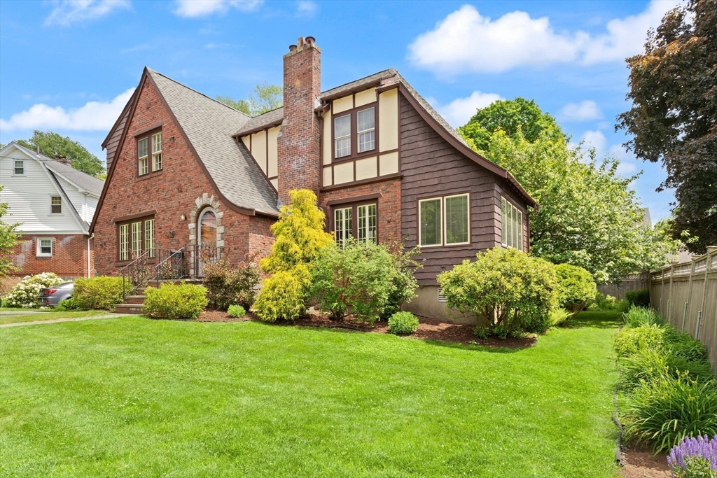 9 Mayfield Rd