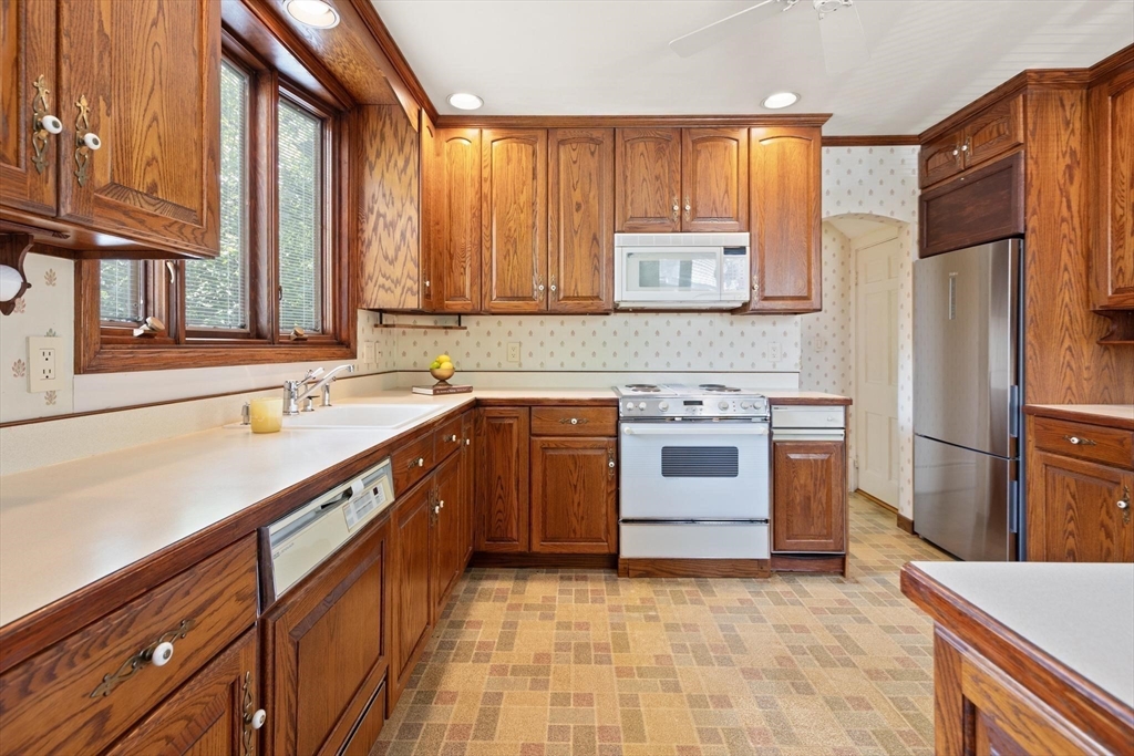 9 Mayfield Rd