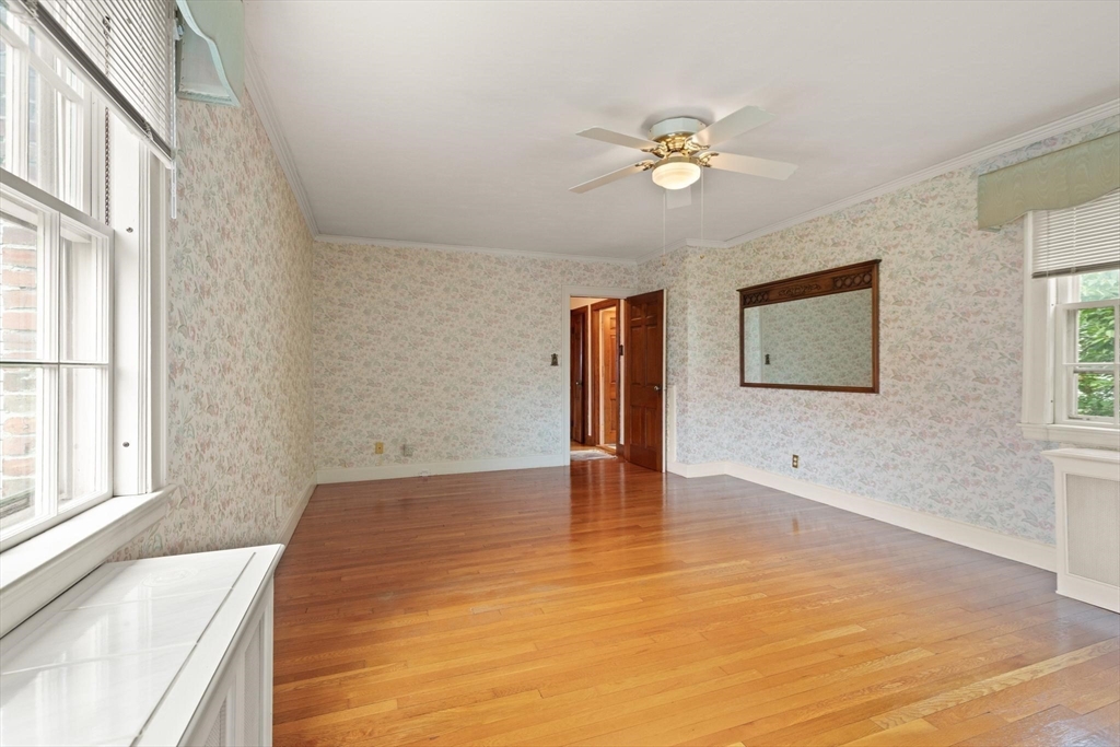 9 Mayfield Rd