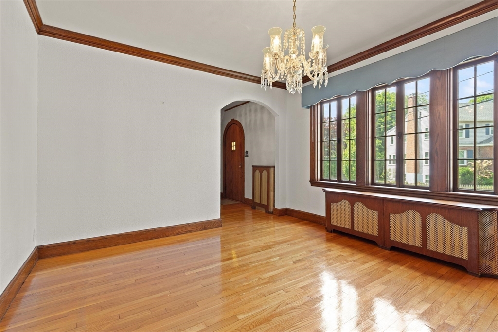 9 Mayfield Rd