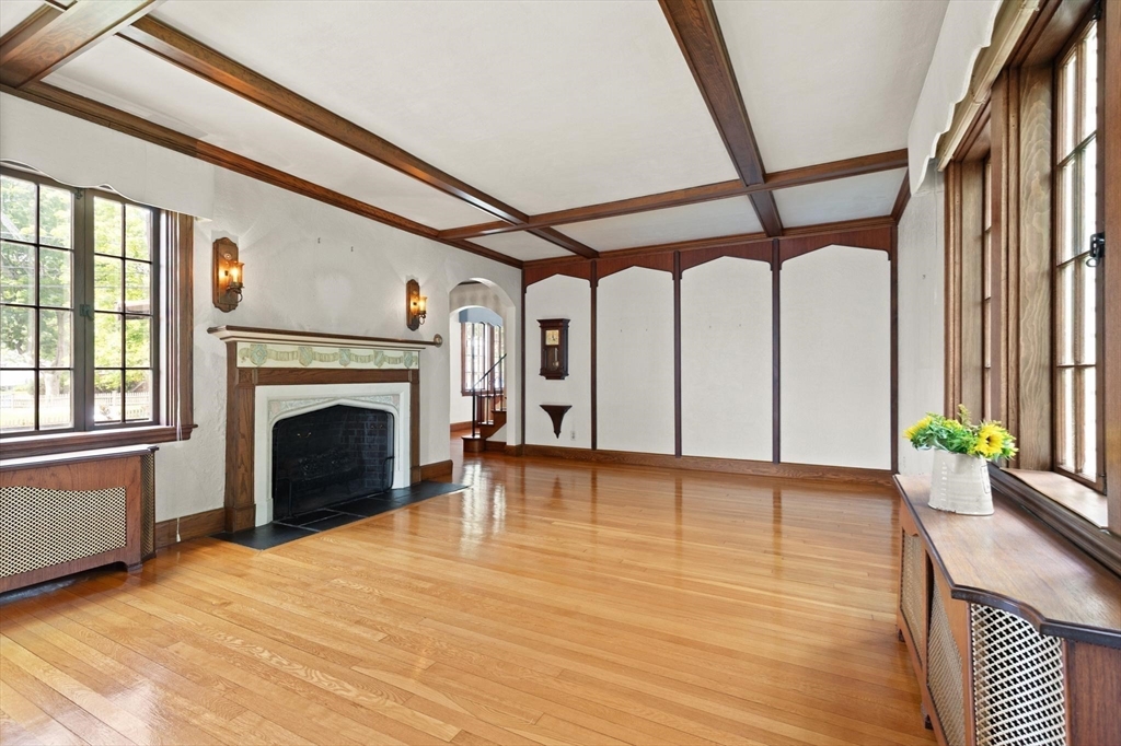 9 Mayfield Rd