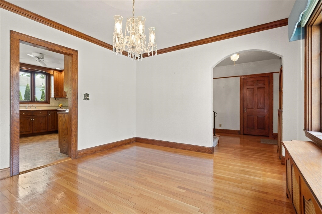 9 Mayfield Rd