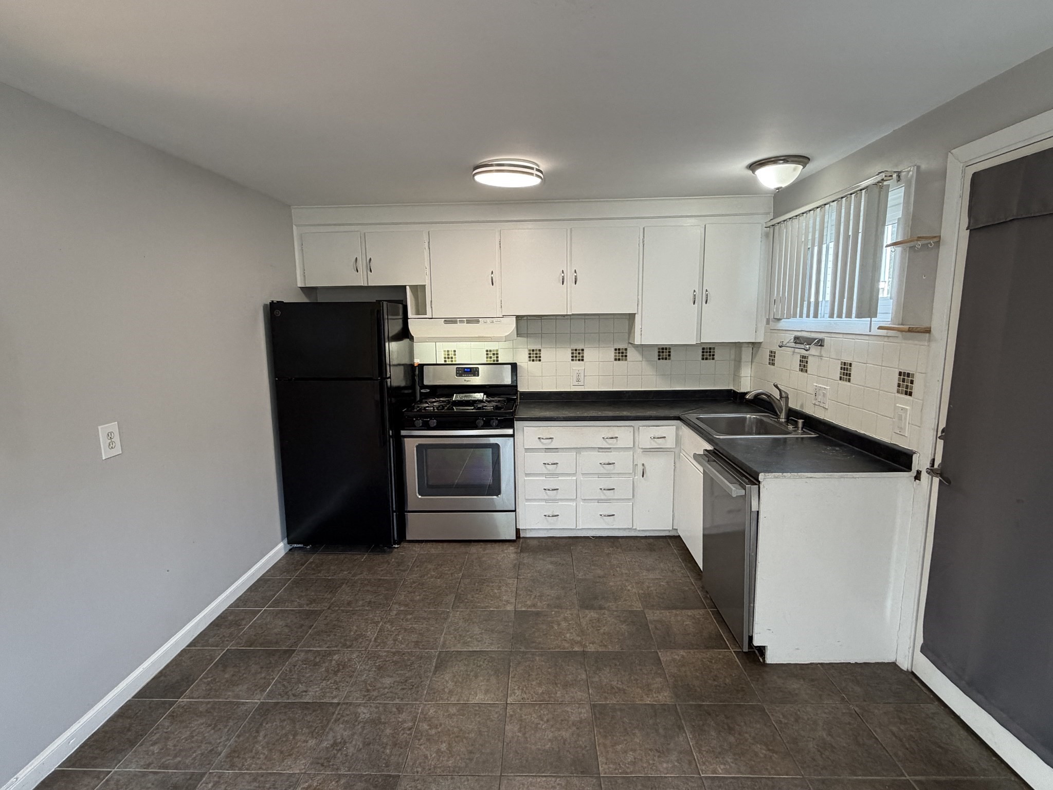 52 Carver Rd E # 1