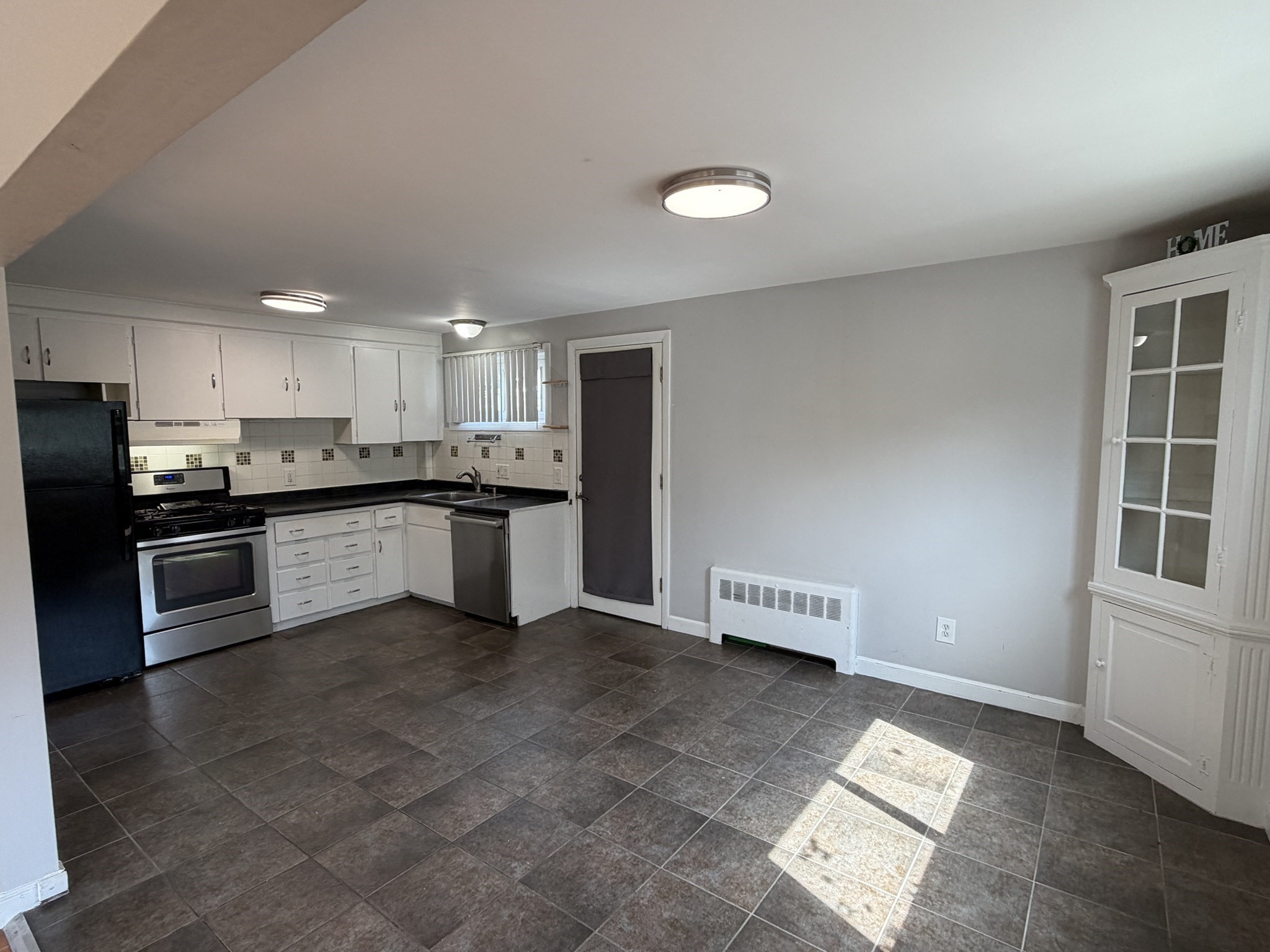 52 Carver Rd E # 1