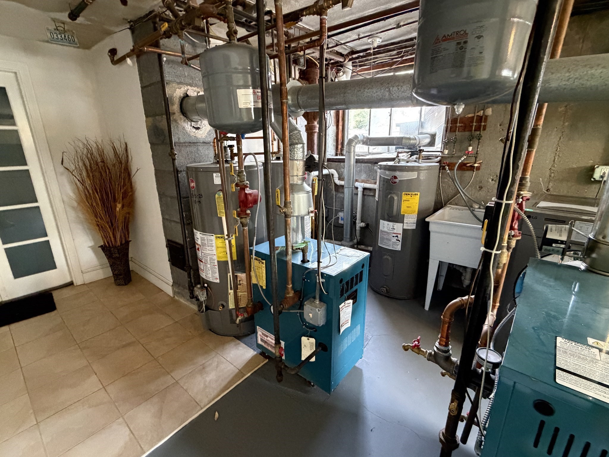 52 Carver Rd E # 1