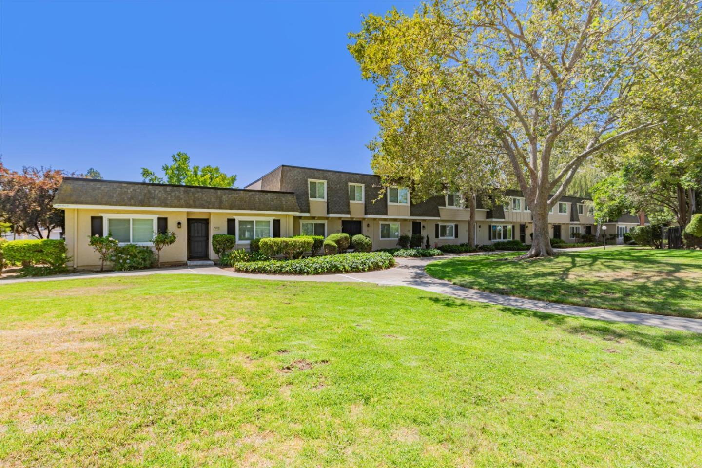 7082 Indian Wells CT