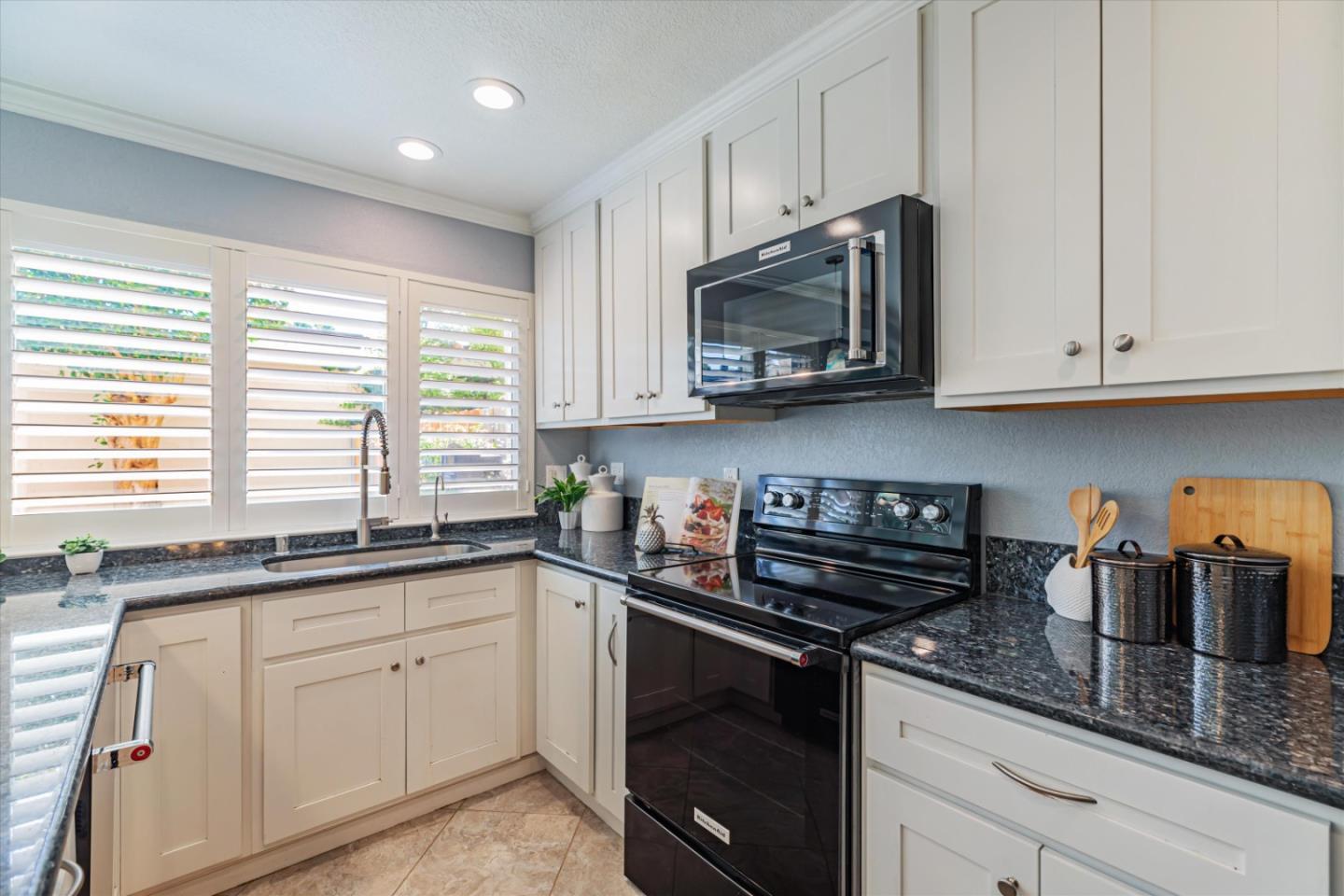 7082 Indian Wells CT