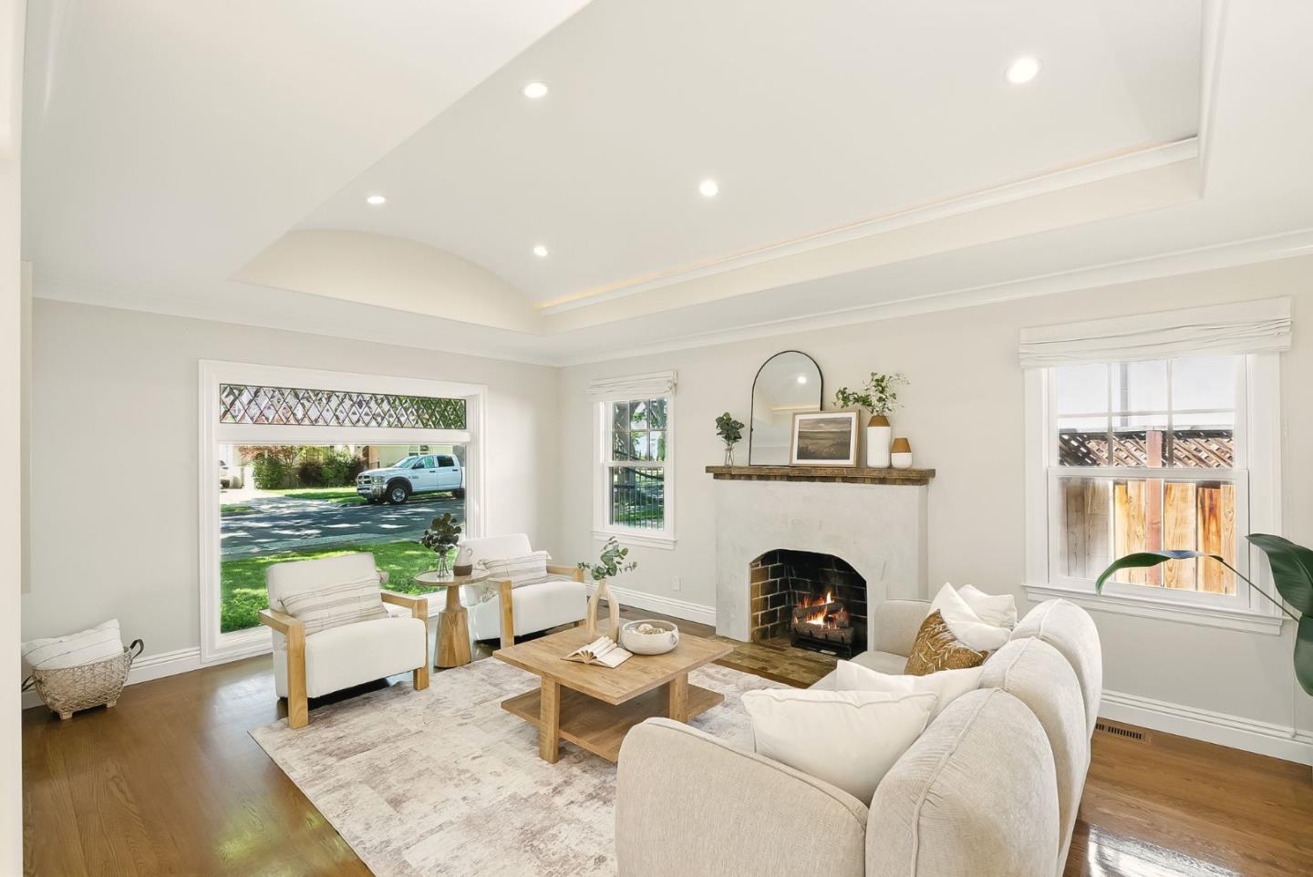 1121 Laurie AVE