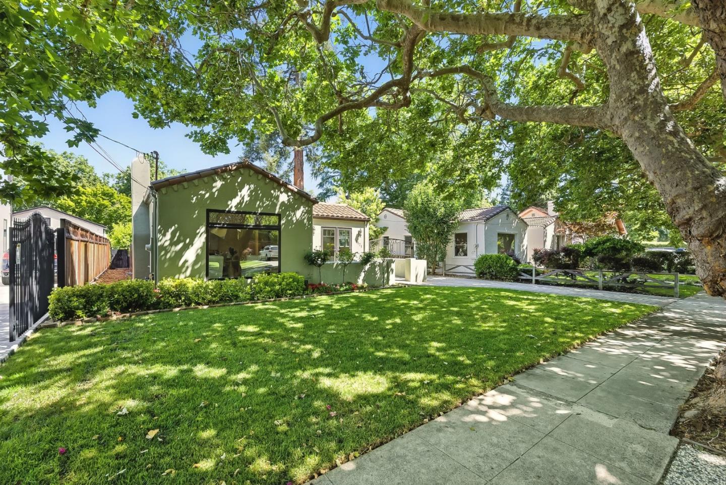 1121 Laurie AVE