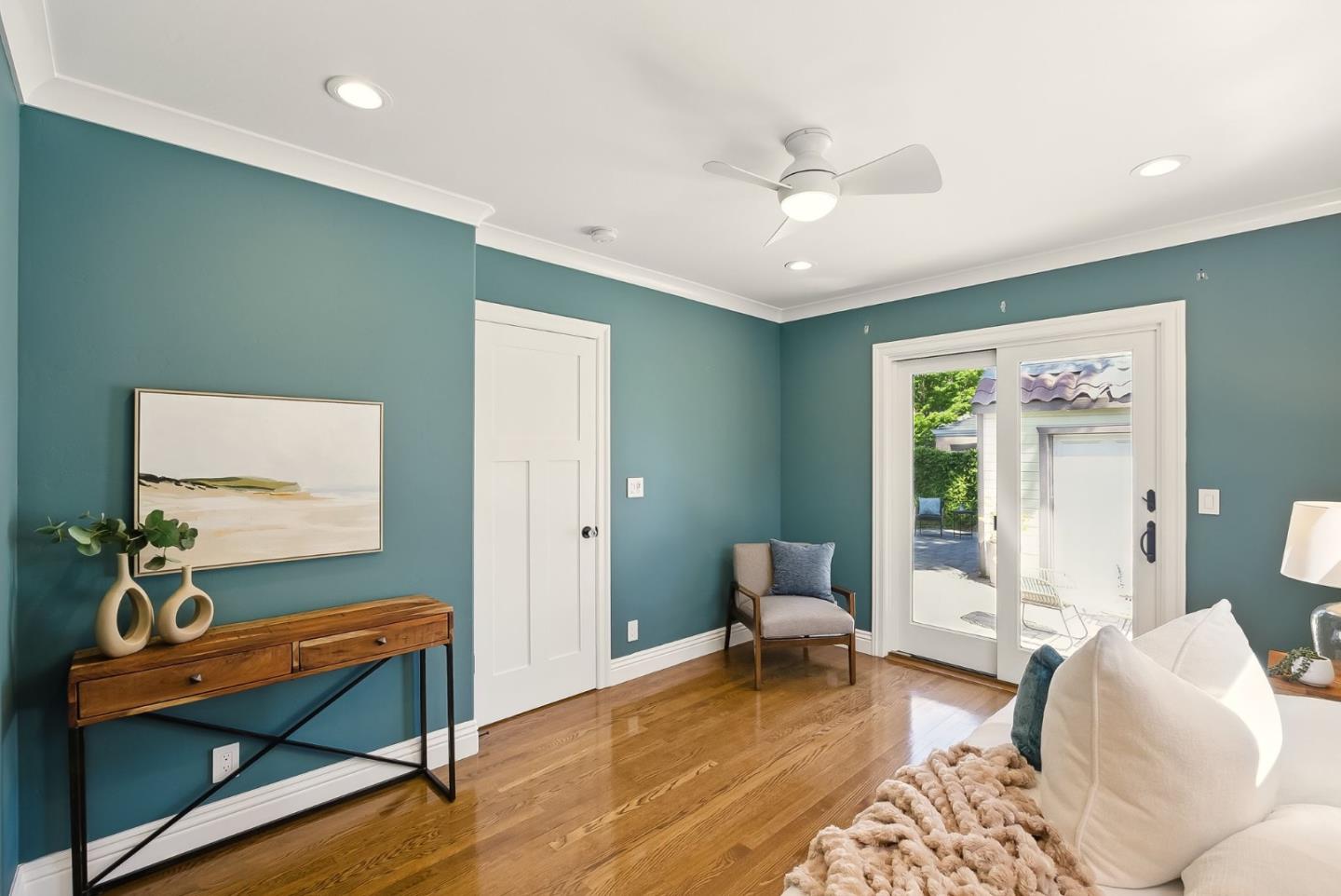 1121 Laurie AVE