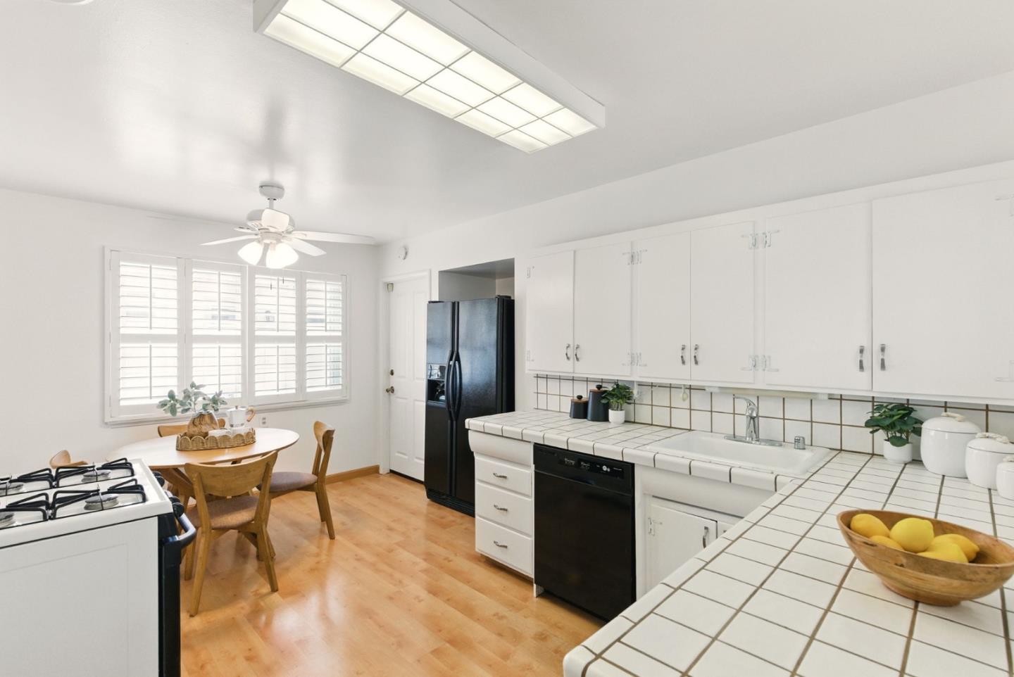 936 Greenwich AVE