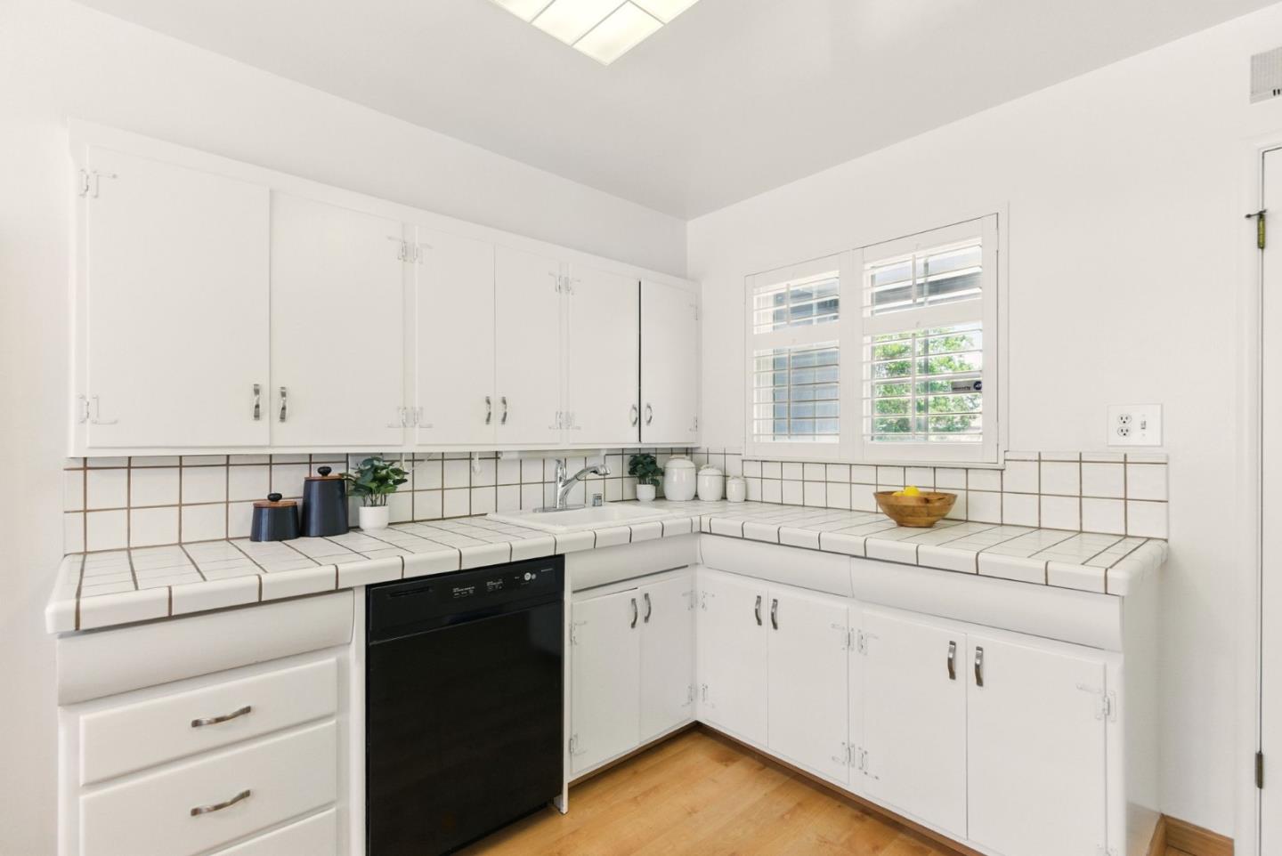 936 Greenwich AVE