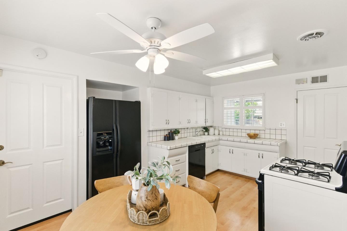 936 Greenwich AVE