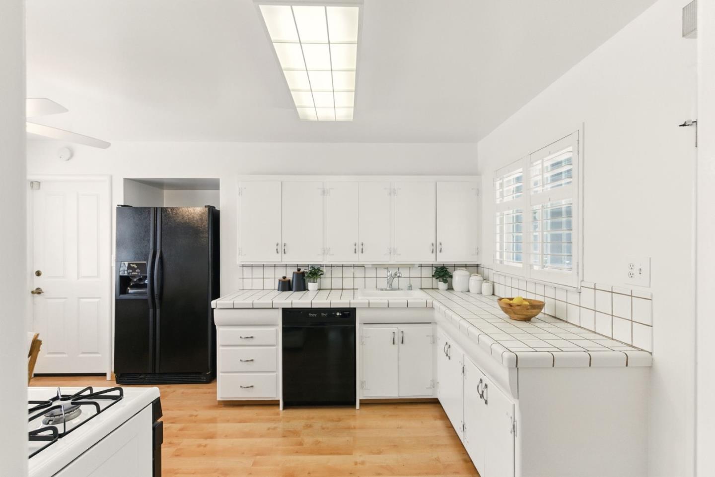 936 Greenwich AVE