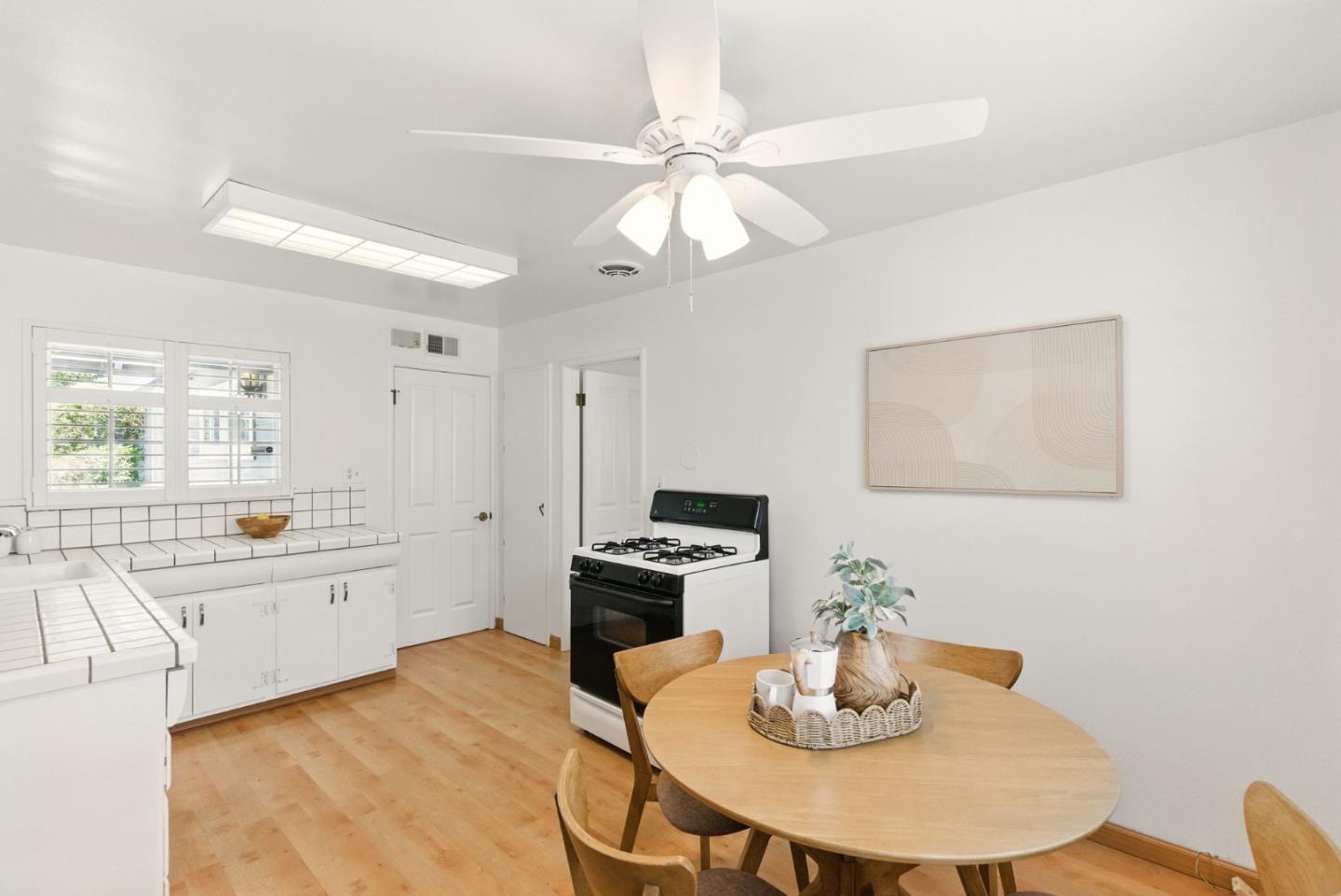 936 Greenwich AVE