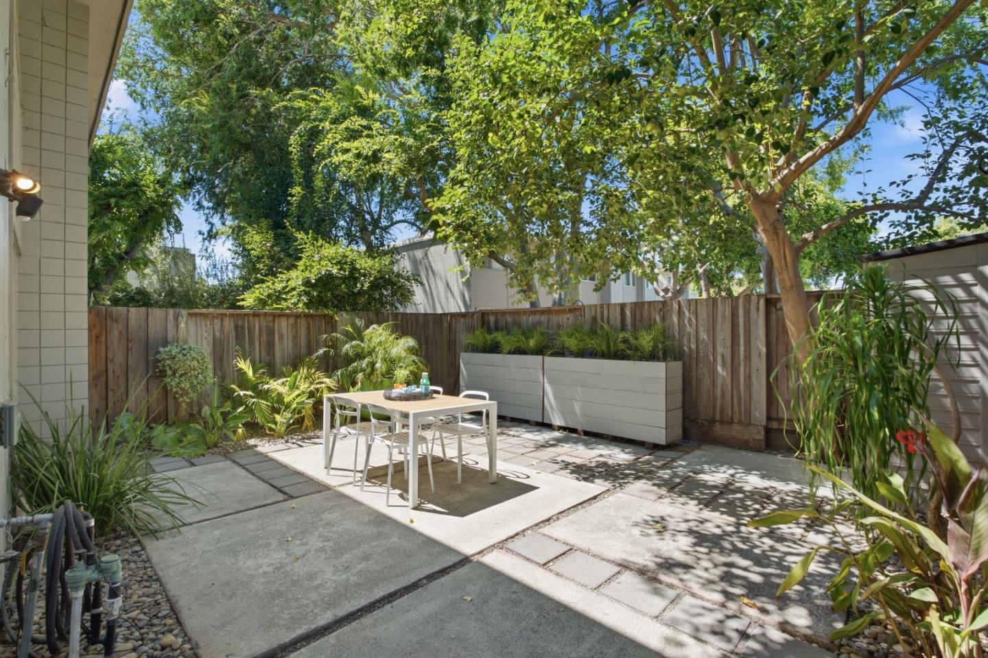3263 Benton Street