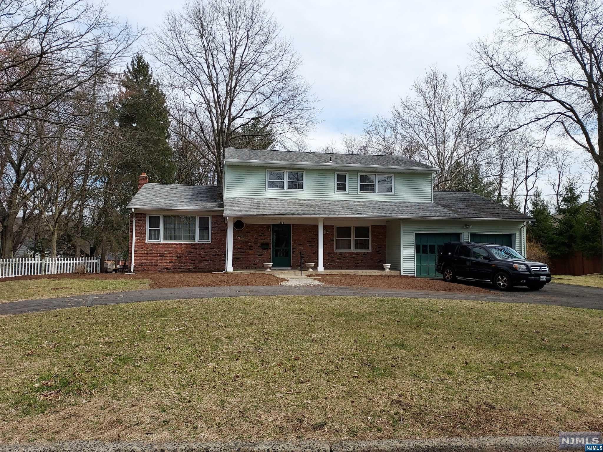 338 Queens Court