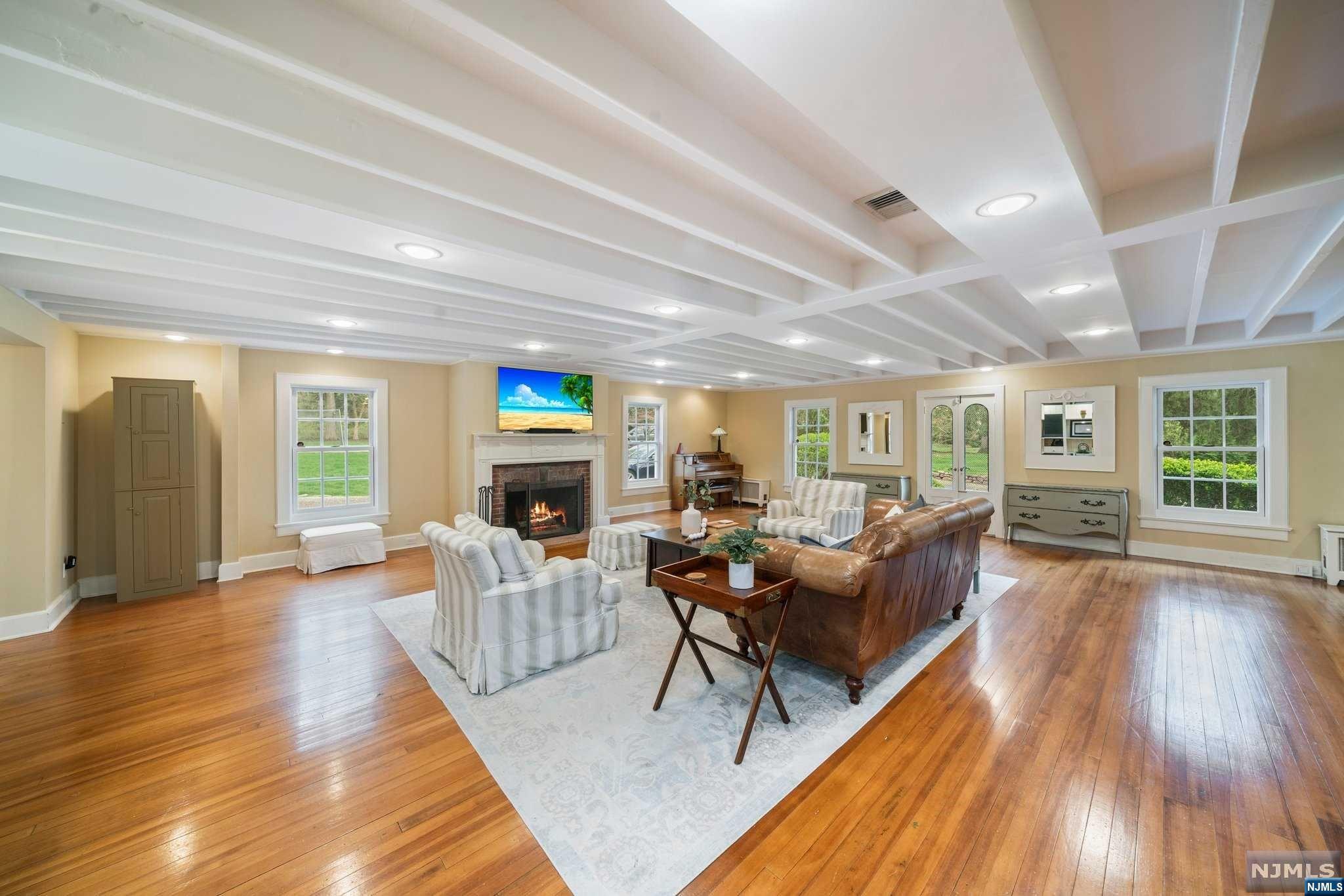 933 East Saddle River Road