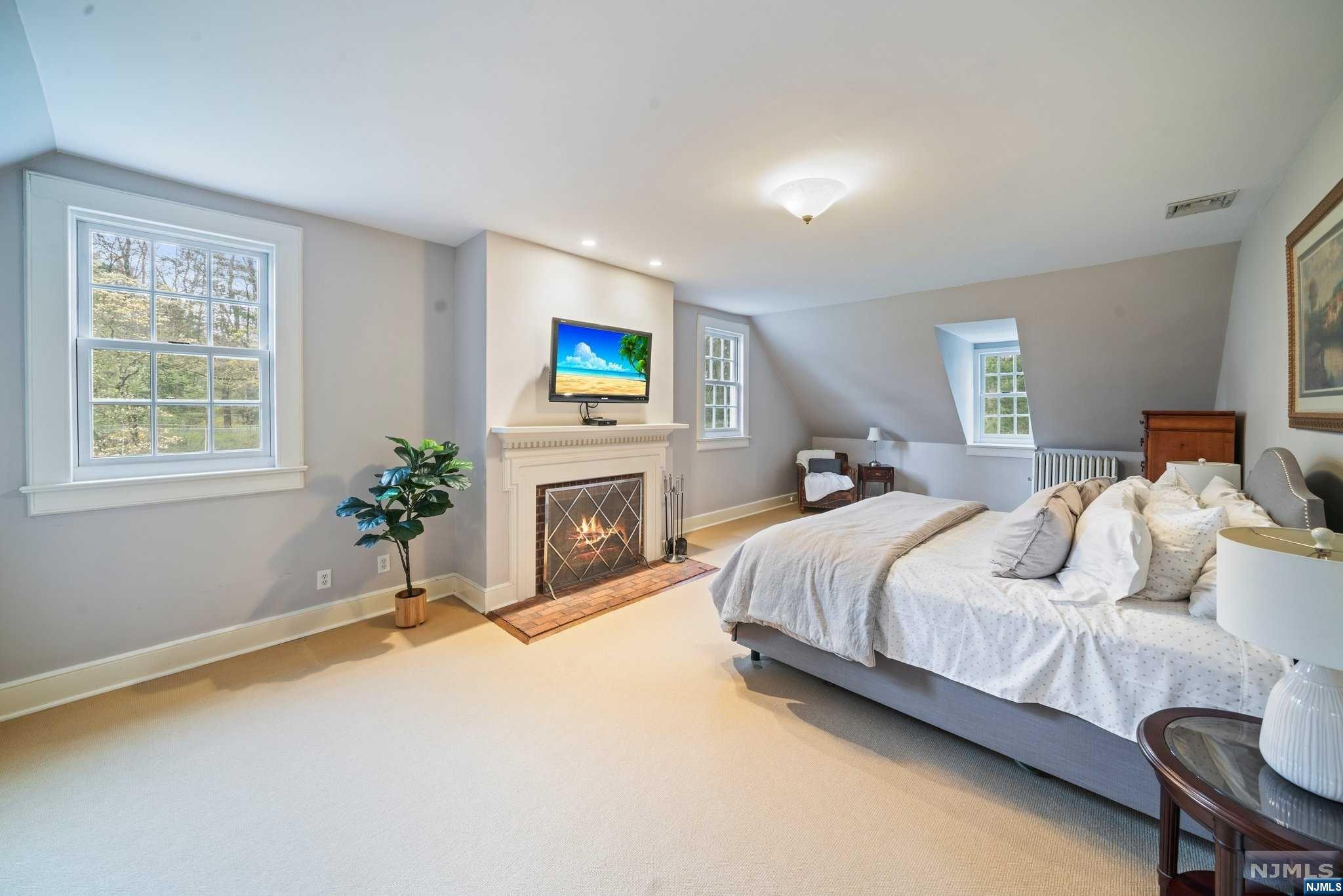 933 East Saddle River Road