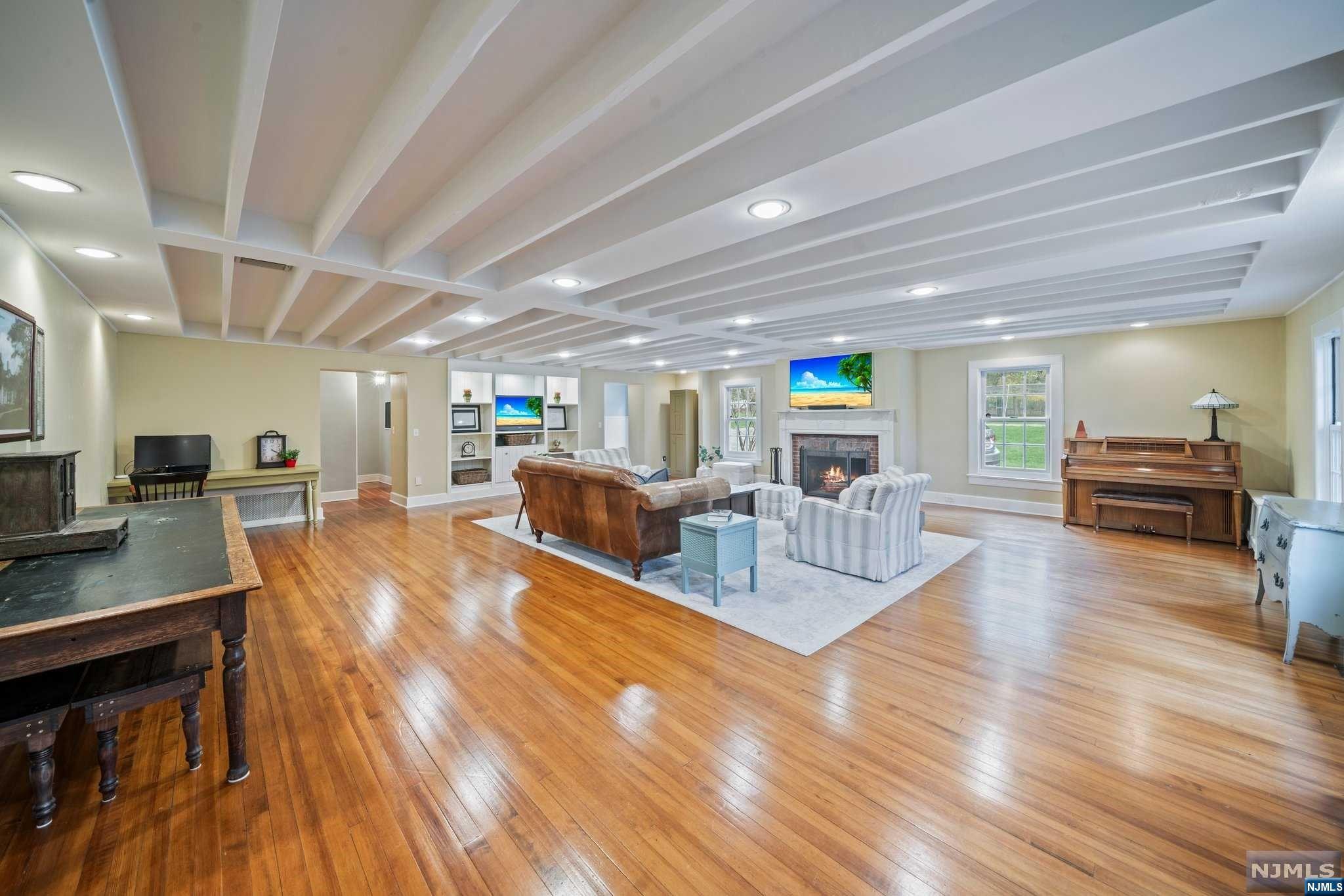 933 East Saddle River Road
