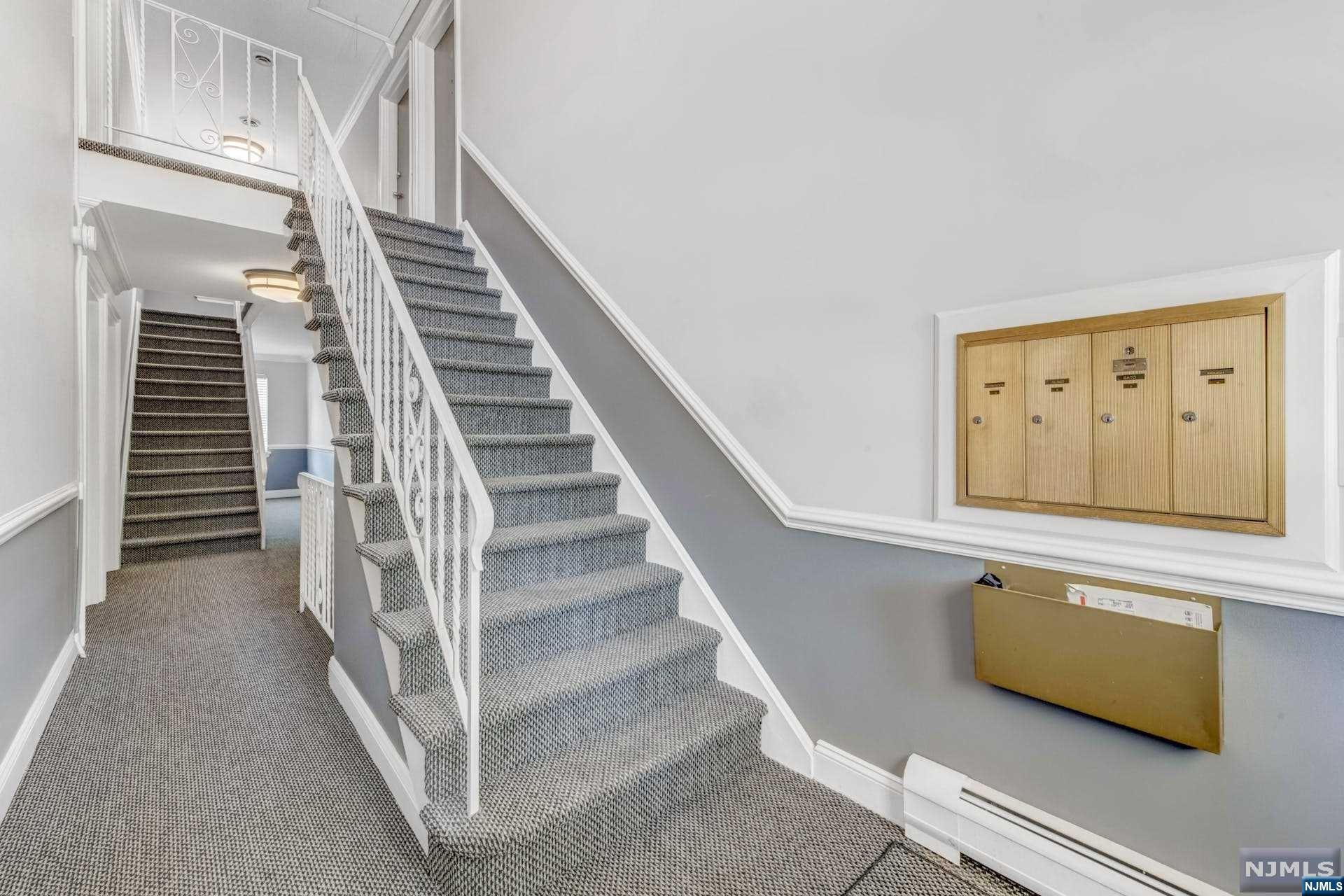 374 East Avenue 8