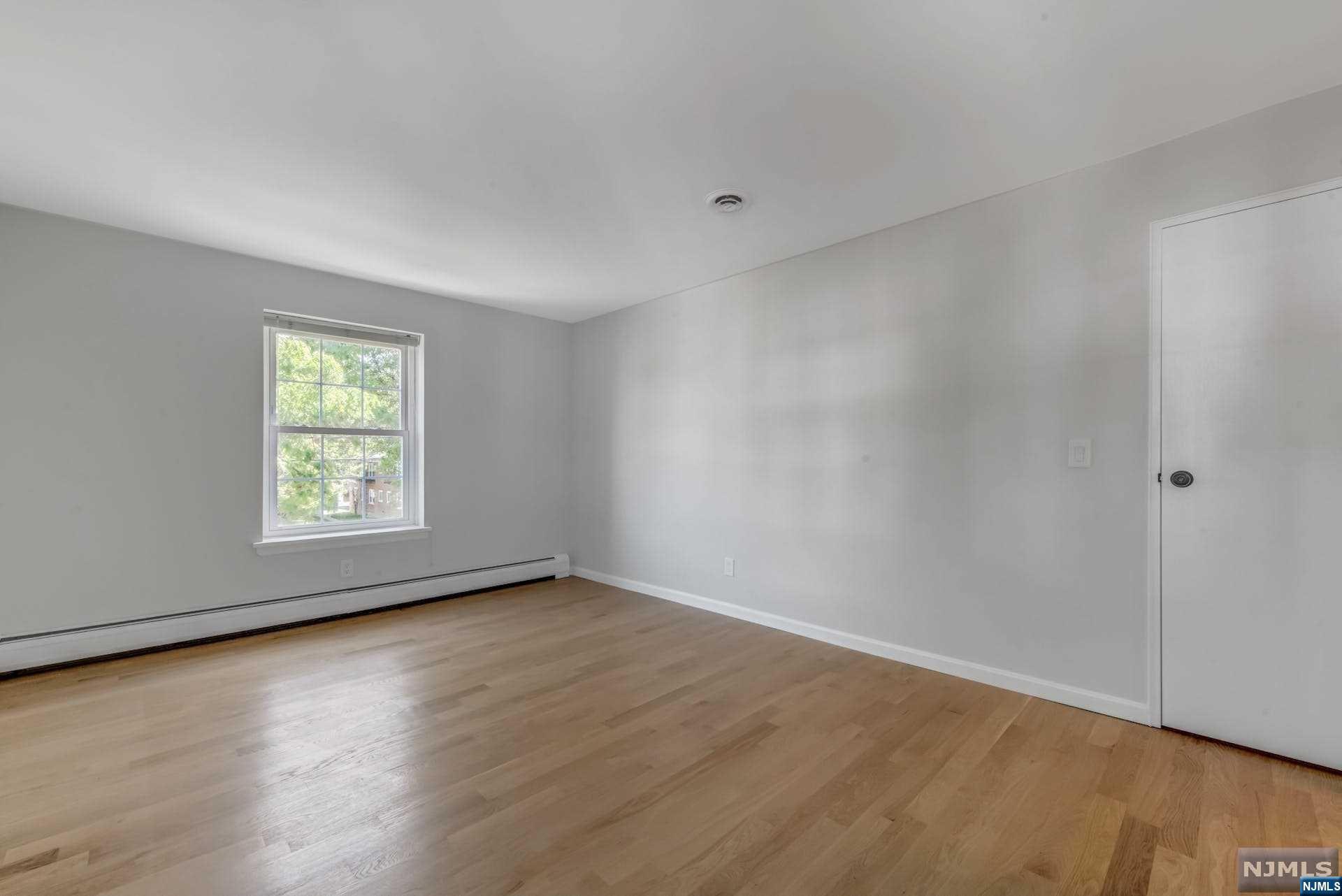374 East Avenue 8