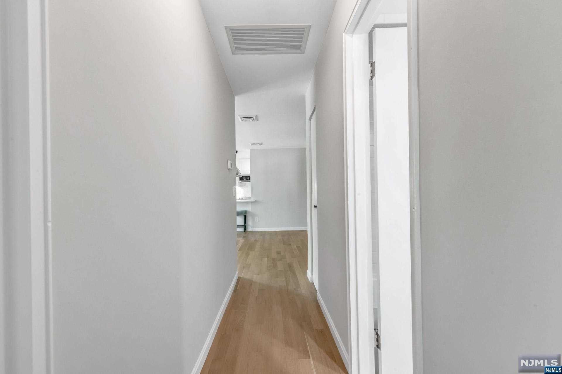 374 East Avenue 8