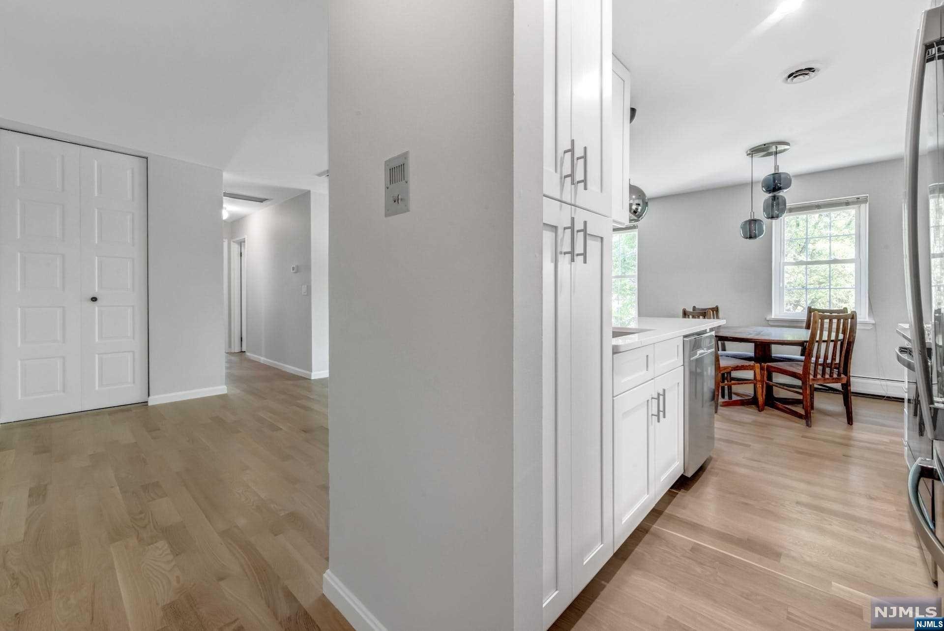374 East Avenue 8