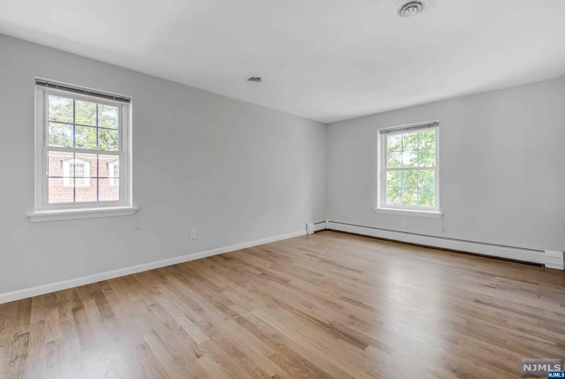 374 East Avenue 8