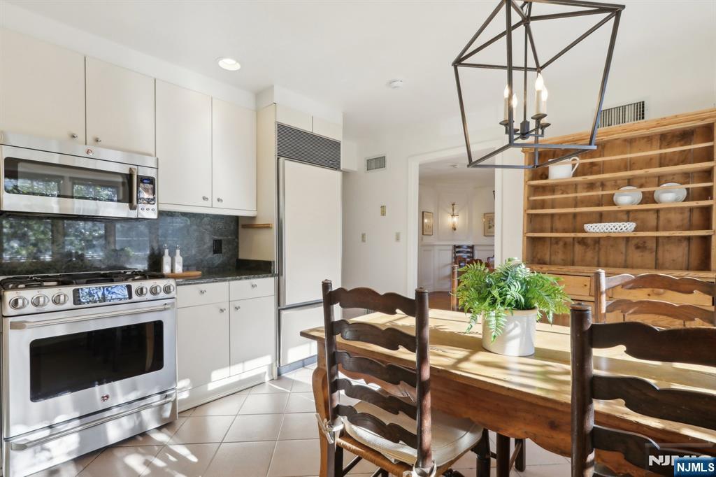 140 Bellair
