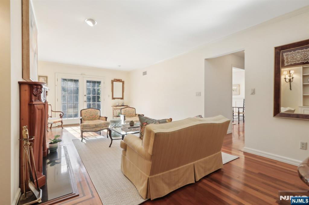 140 Bellair