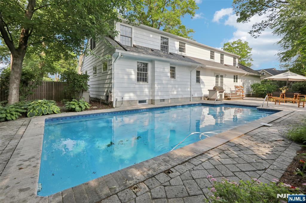 133 Foster Terrace