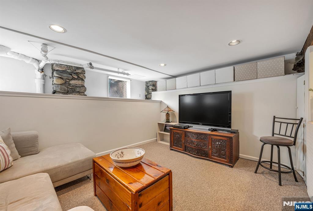 22 Knollwood Drive