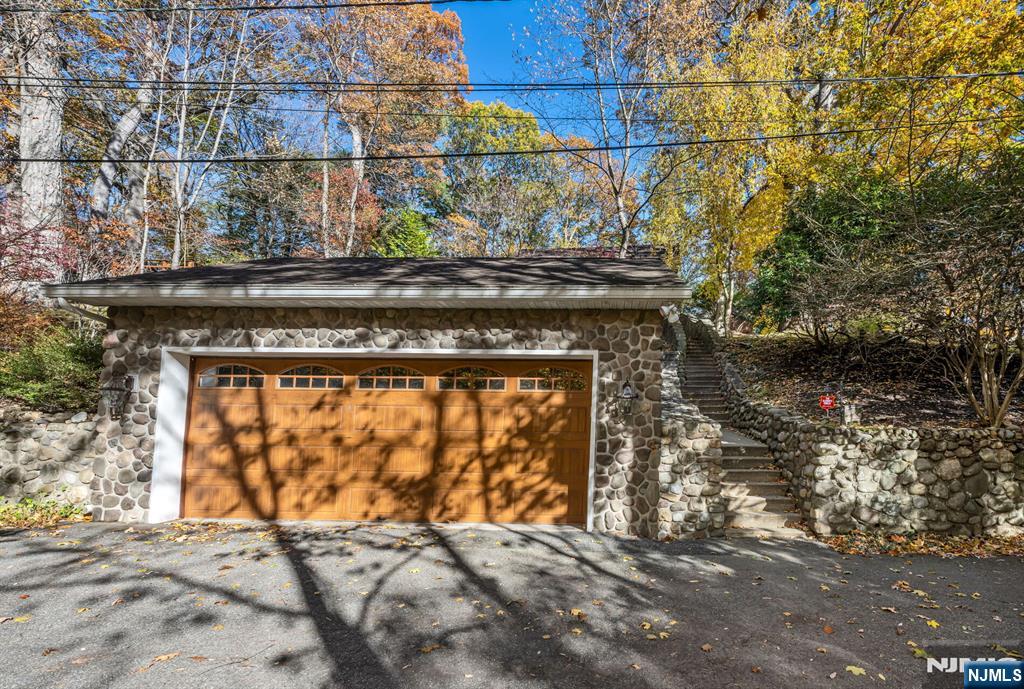 22 Knollwood Drive