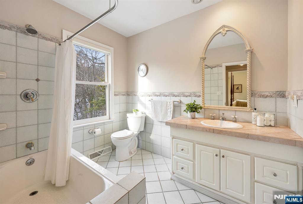 22 Knollwood Drive