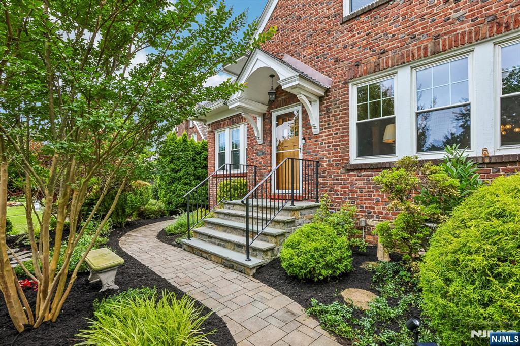 293 Euclid Avenue