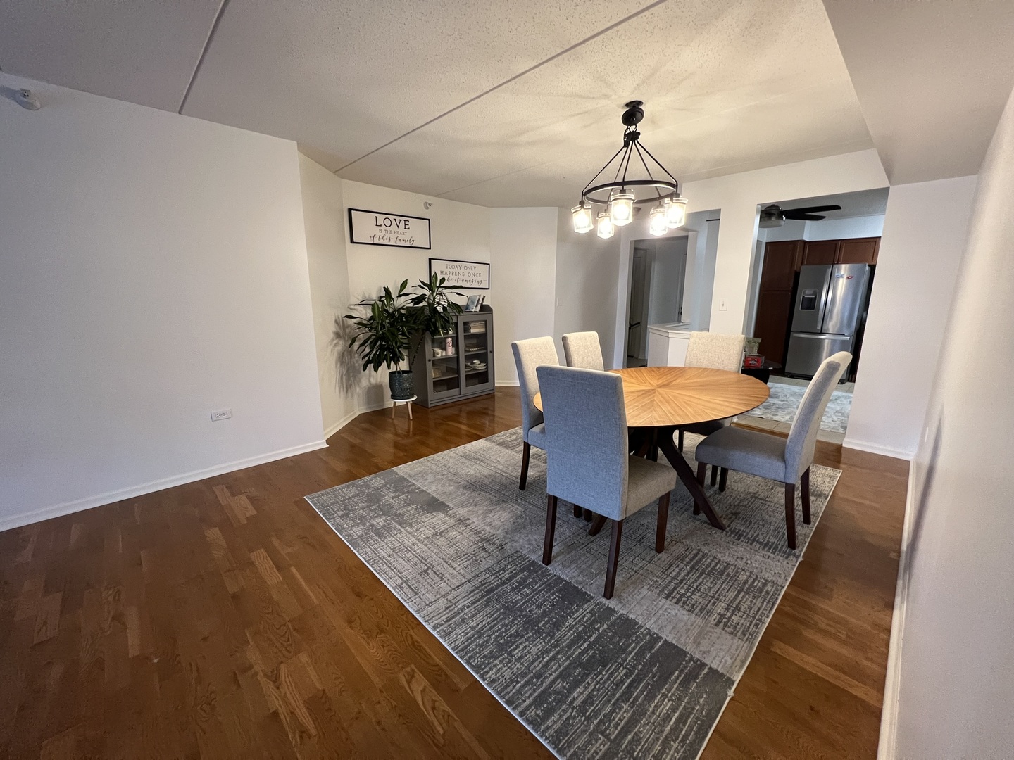 390 S Western Avenue Unit: 401